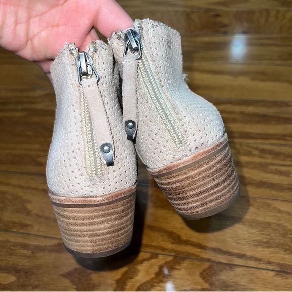 Dolce Vita Khaki Suede Perforated Ankle Boots Size 7 - Picture 7 of 9